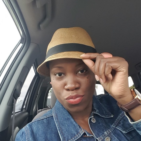 Meet your Posher, Beatrice - Picture 1 of 1